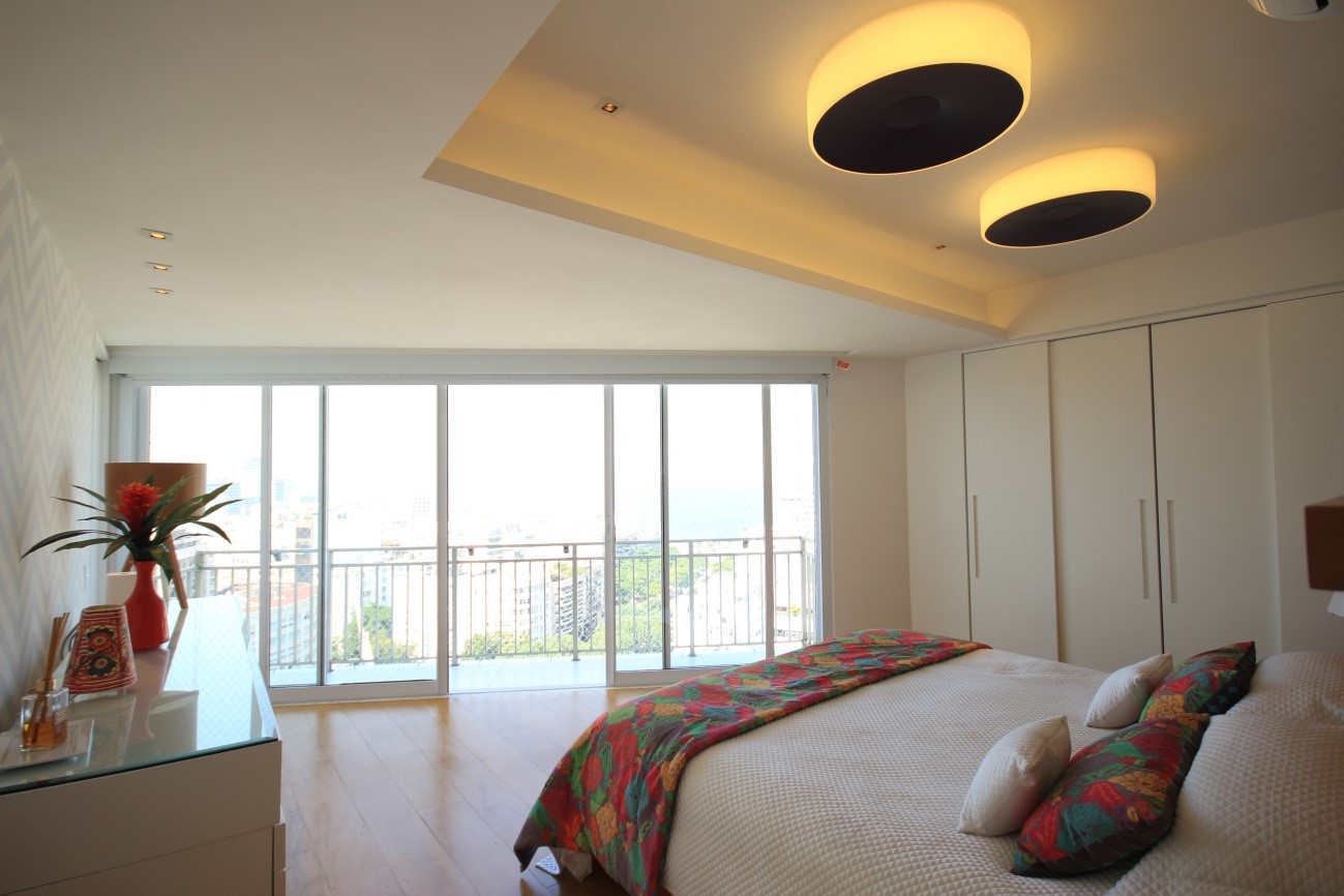 Iluminação para quarto de casal bem planejada do apartamento no Leblon – RJ